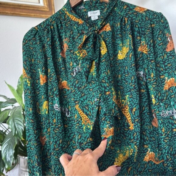 J. Crew Jungle Safari Print‎ Novelty Bow Top Blouse/Shirt Sz M Button down Green - Picture 10 of 11
